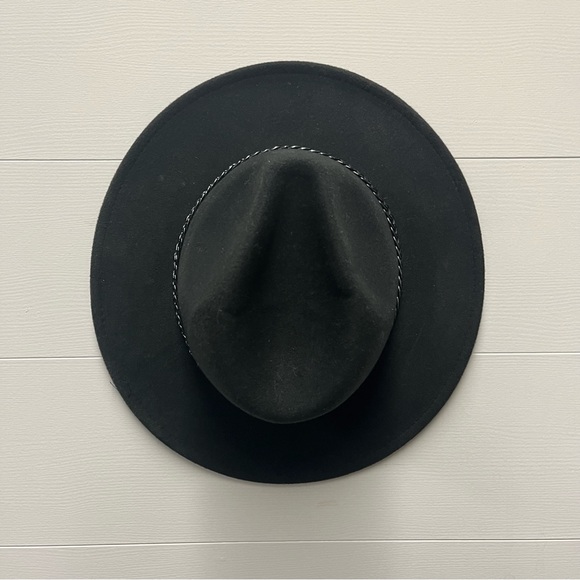 Black Hat with chain detail - Picture 5 of 6